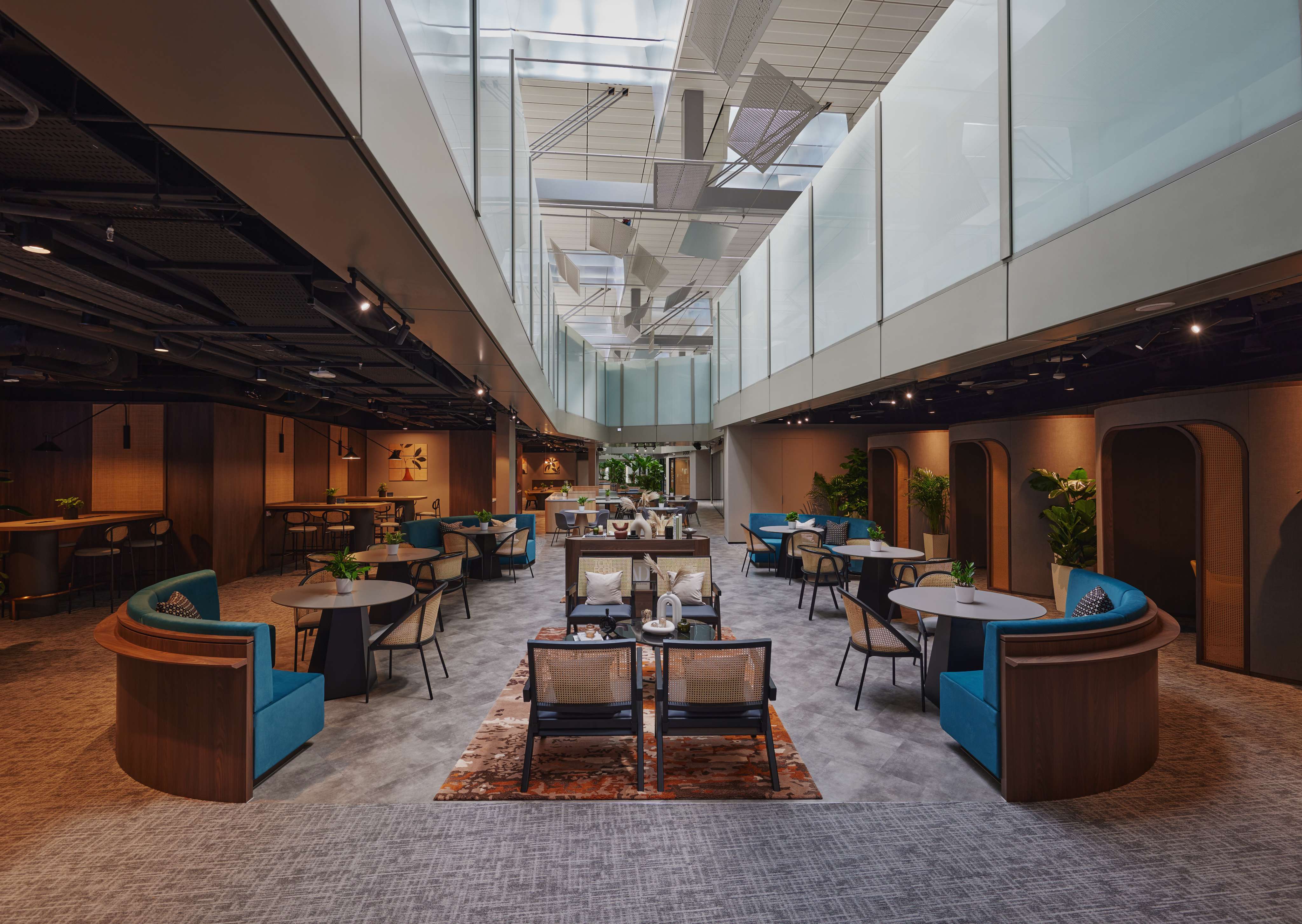 1 Person Co-working Desk at Changi Airport Terminal 3 Building