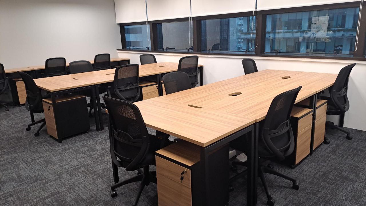 13 Person Private Office at Hong Leong Building
