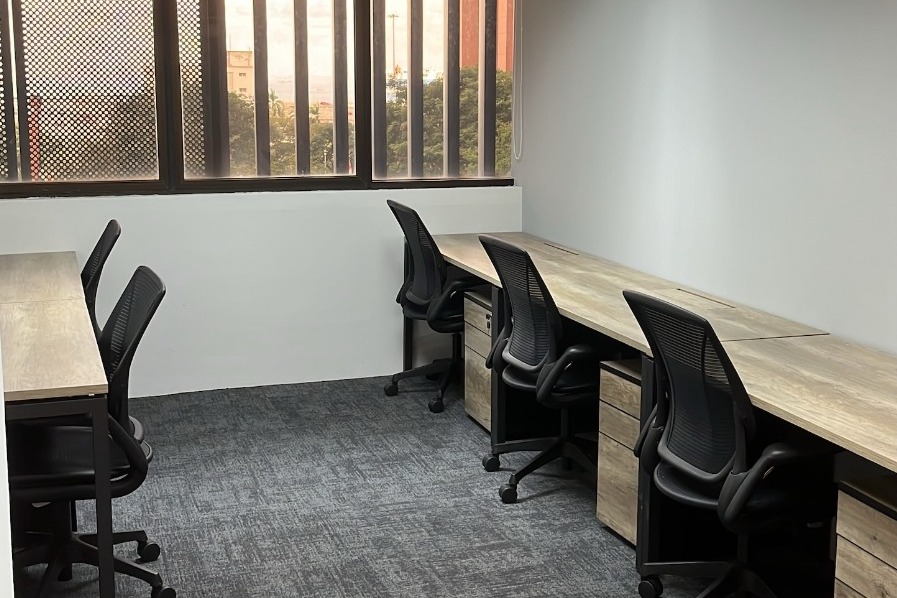 5 Person Private Office at International Plaza