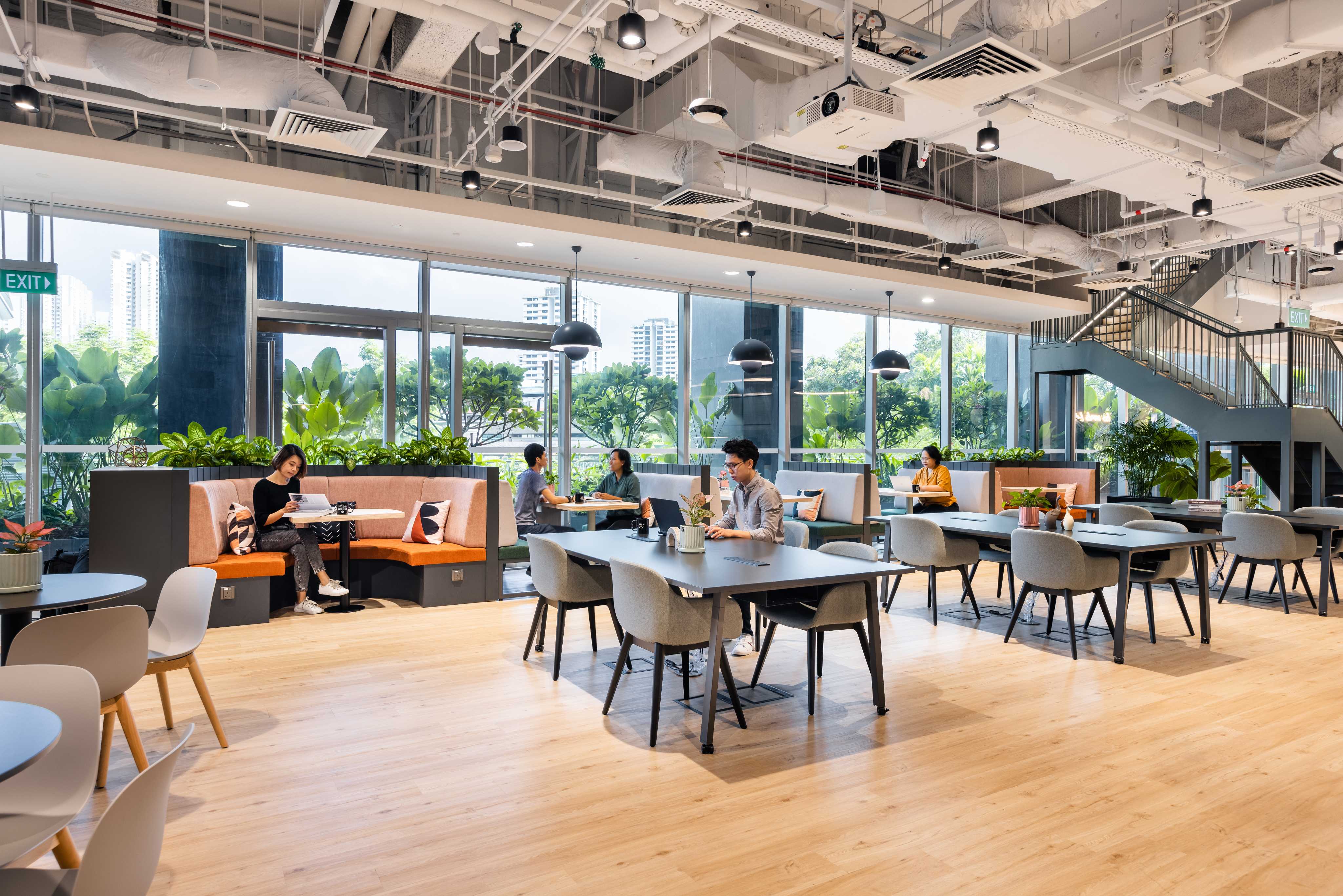 1 Person Co-working Desk at The Metropolis