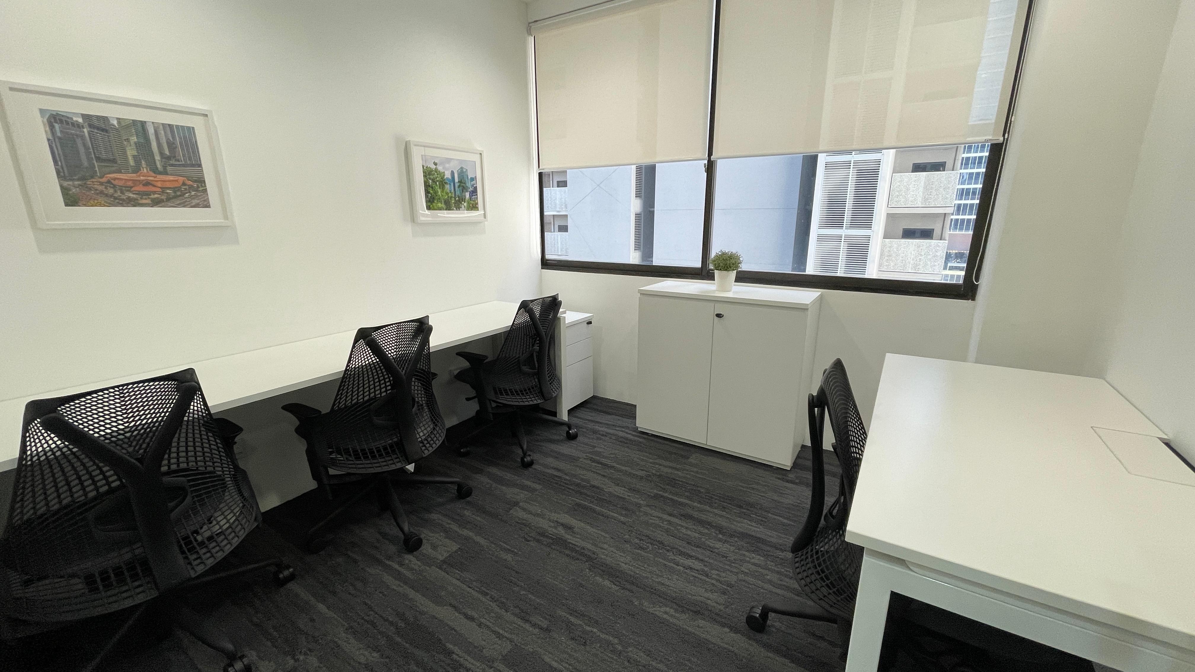 4 Person Private Office at Tong Eng Building