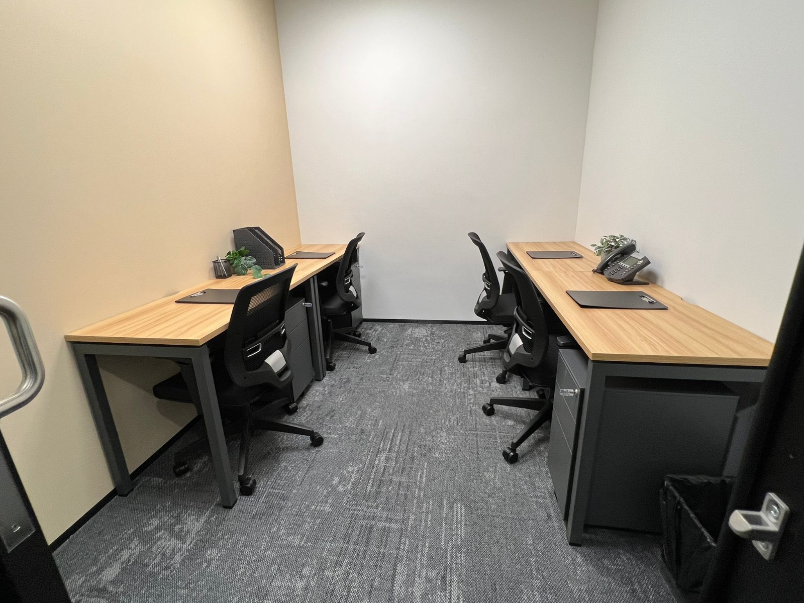 4 Person Private Office at Samsung Hub