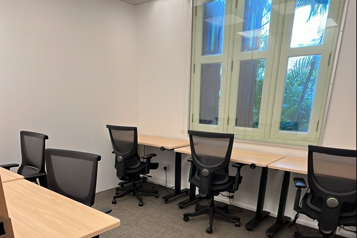 5 Person Private Office at Air View Building