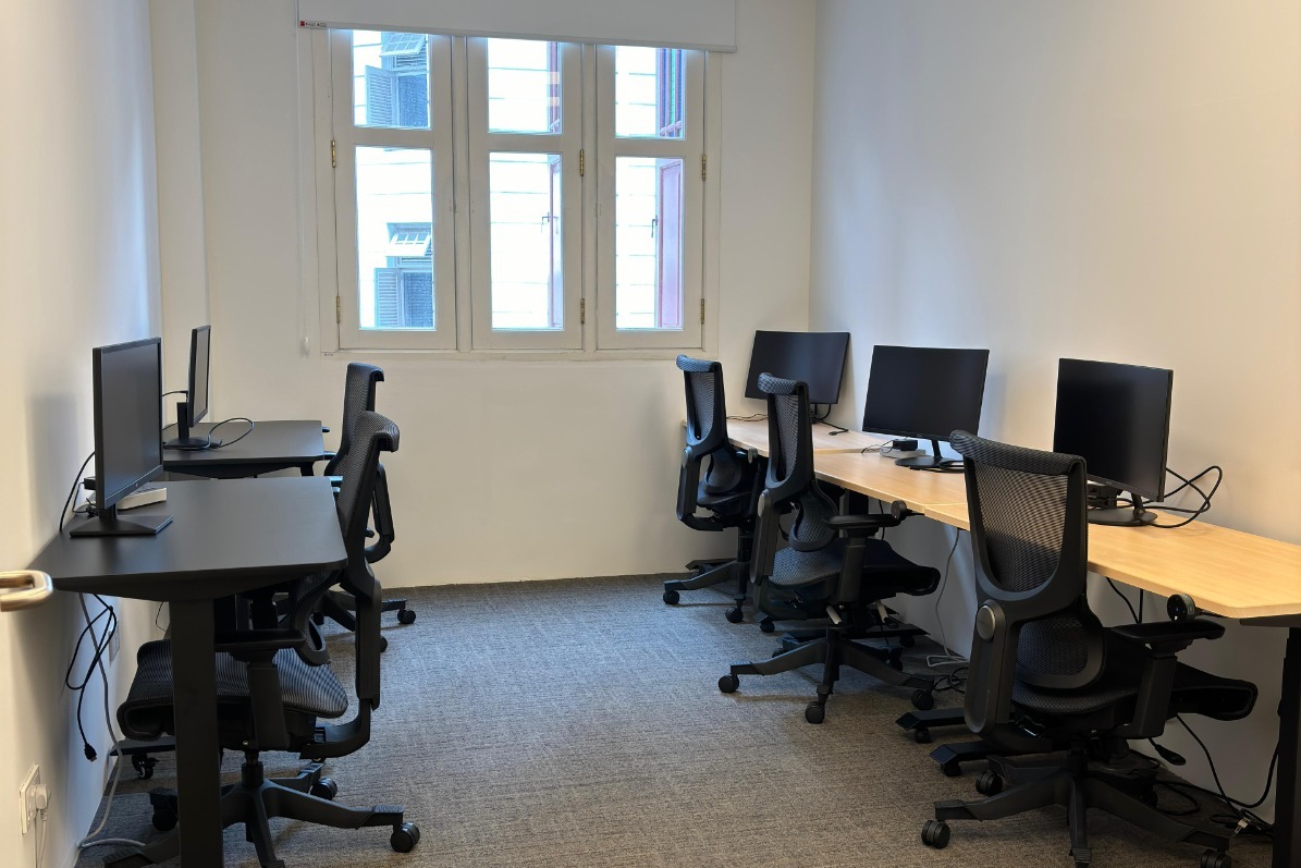 7 Person Private Office at Air View Building
