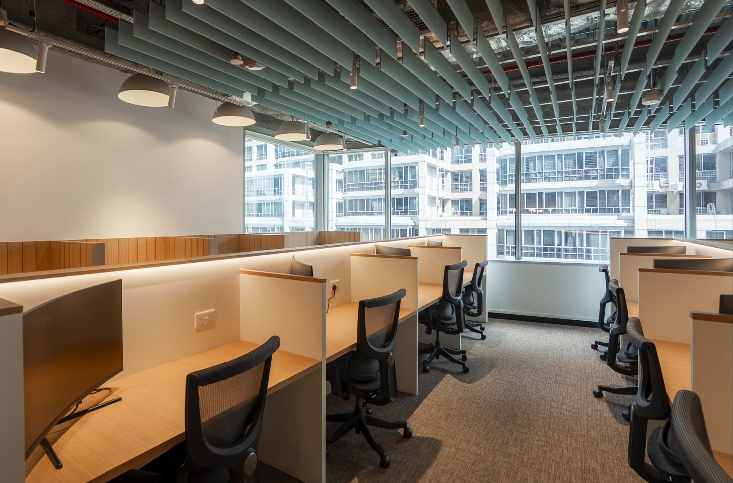 1 Person Co-working Desk at UE Square