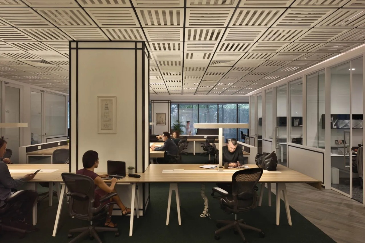 1 Person Co-working Desk at OUE Downtown