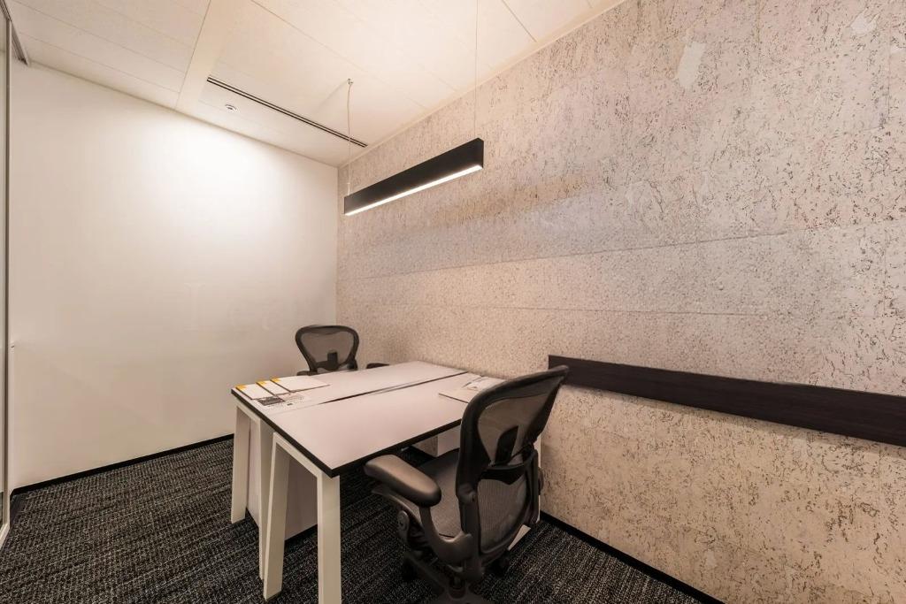 2 Person 私人办公室 at Capital Tower