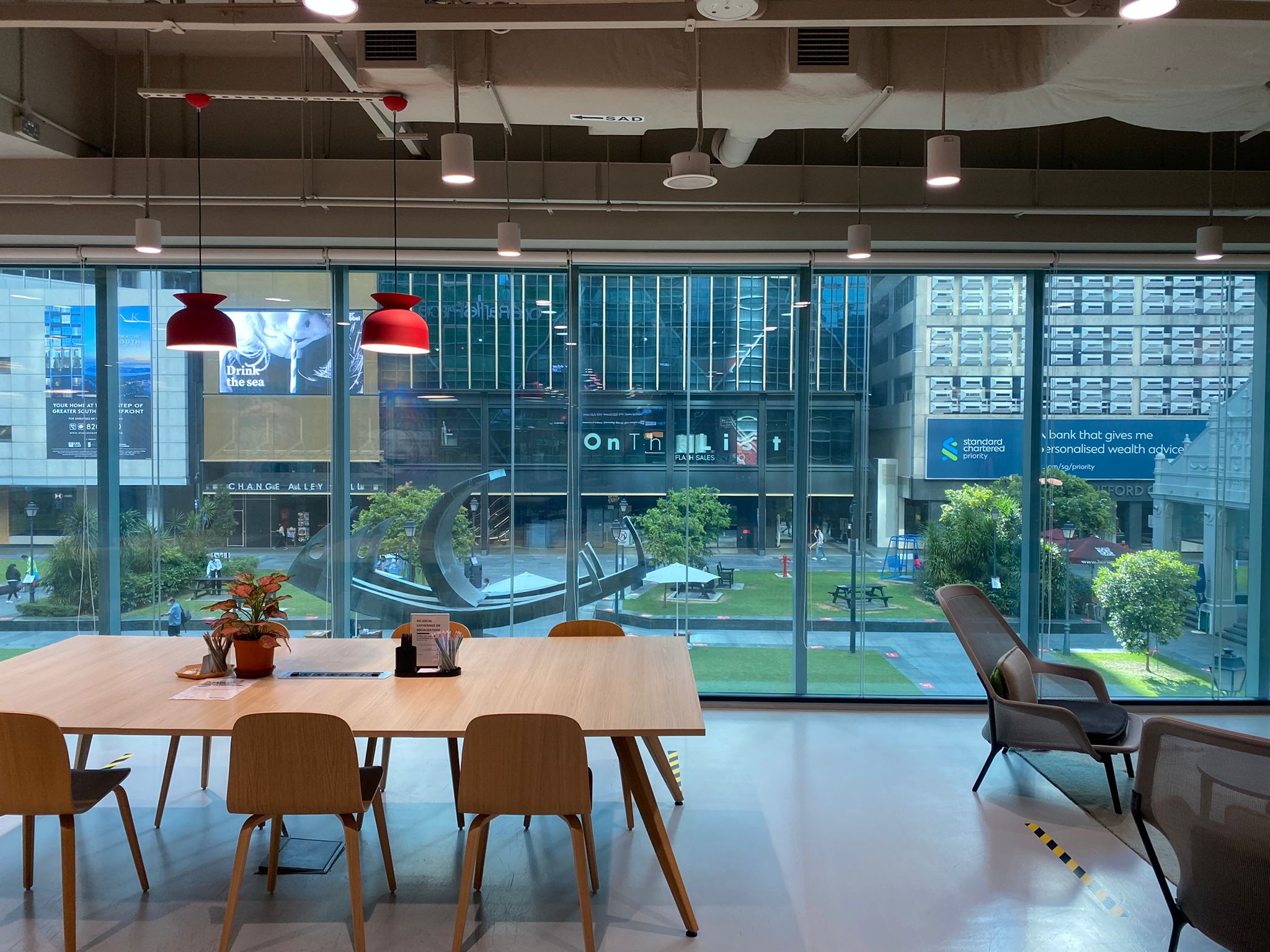 1 Person Co-working Desk at One Raffles Place